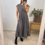 Anaïs - Flowing Pleated Maxi Dress